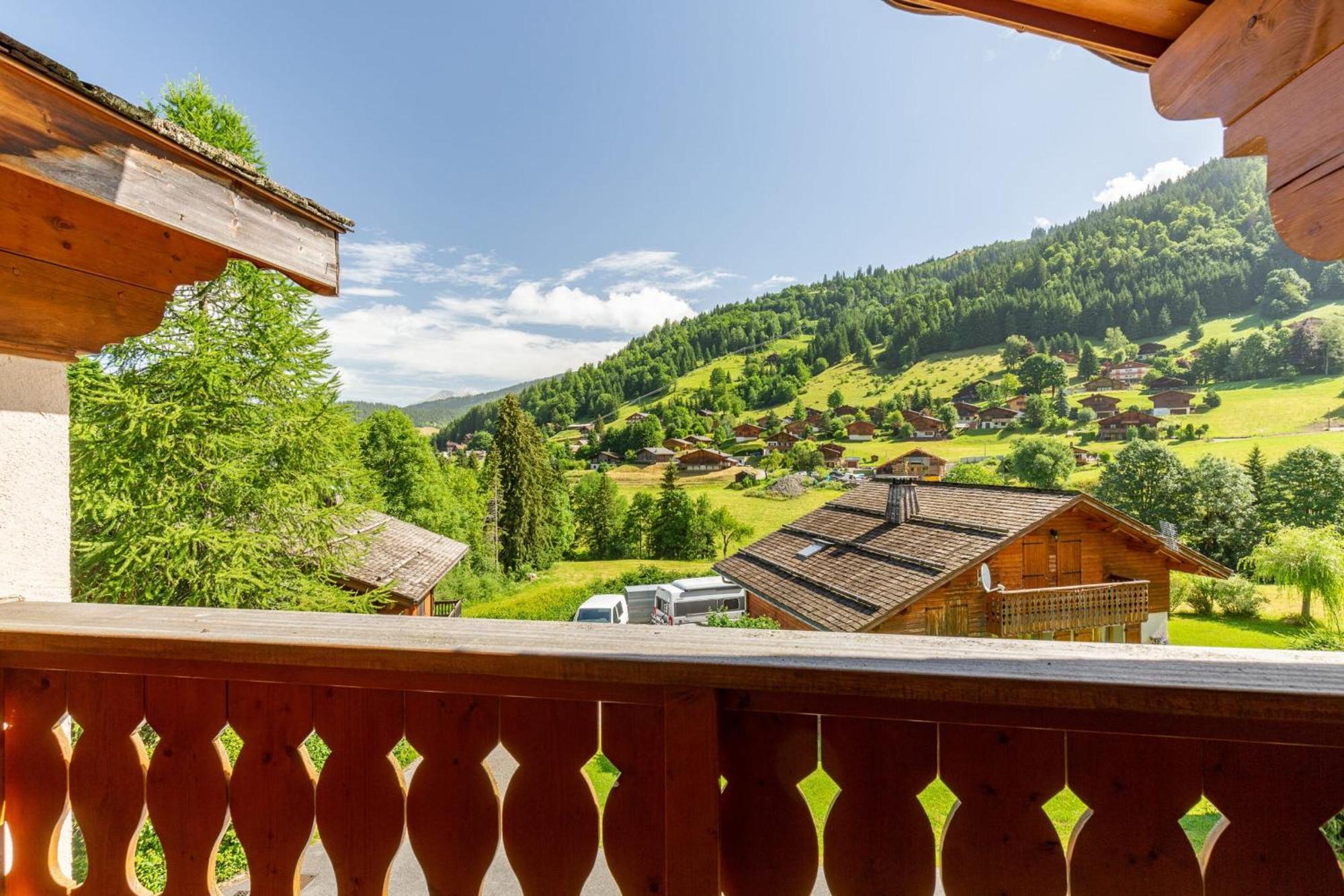 CHARMANT CHALET près des pistes ! La Clusaz Extérieur photo